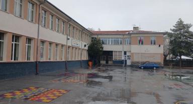 Kayseri'de Okul Bahçesinde Çirkin Saldırı: Atatürk Büstüne Balta İle Vurdular