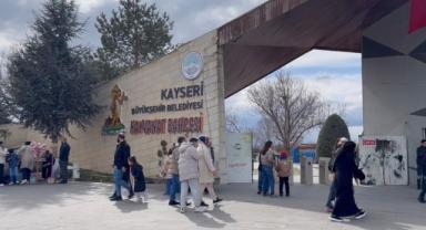 Kayseri Hayvanat Bahçesinde Bayram Bereketi