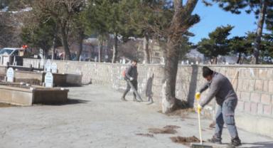 Melikgazi’de Mezarlıklar Bayrama Hazır