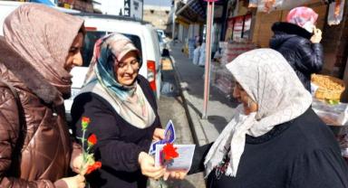 Saadet Partisi Kadın Kolları Başkanı Özçelik 8 Mart’ta Kadın Esnafların Yanındaydı