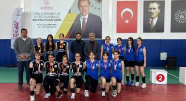 Tomarza’da Voleybol Turnuvası Ödüllerle Sona Erdi