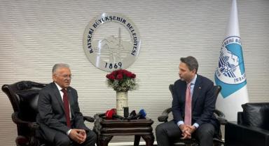 Bakan Bayraktar Kayseri’de Memduh Büyükkılıç’ı Ziyaret Etti