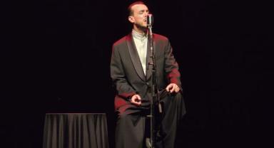  Cem Adrian Kayseri’de Sahne Aldı, Müzikseverler Eşlik Etti