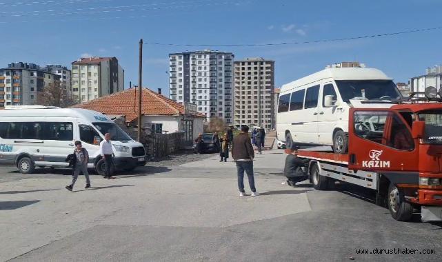 İlkokul Öğrencilerini Taşıyan Servis Kaza Yaptı: 6 Yaralı