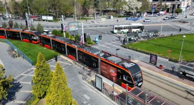 Kayseri’de 23 Nisan Coşkusuna Çocuk Treni Renk Kattı