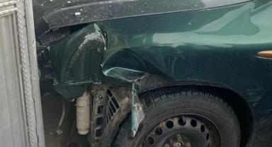 Kayseri’de Kontrolden Çıkan Araç İş Merkezine Daldı