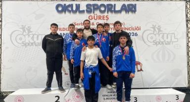 Kayserili Güreşçiler Takım Halinde Türkiye Şampiyonu Oldu