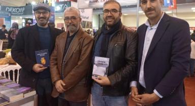 Yazar Şair Mustafa İbakorkmaz Kitaplarını İmzaladı