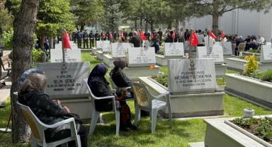 Şehit Anneleri Anneler Günü’nde Evlatlarının Kabri Başında