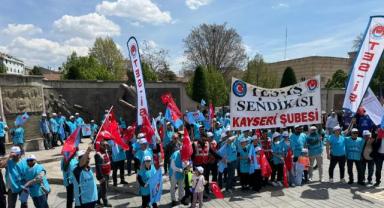 TÜRK-İŞ Kayseri’de 1 Mayıs’ı Cumhuriyet Meydanı’nda Kutladı