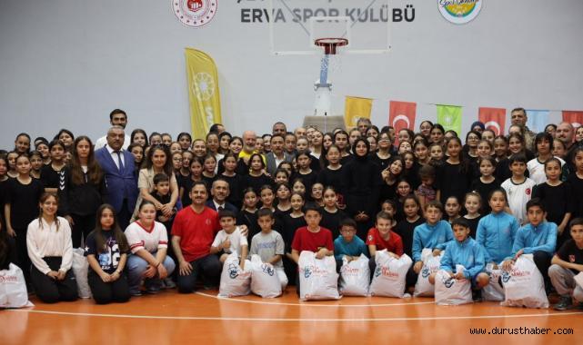 Kayseri Protokolü ERVA Öğrencileriyle Voleybol Sahasında Buluştu